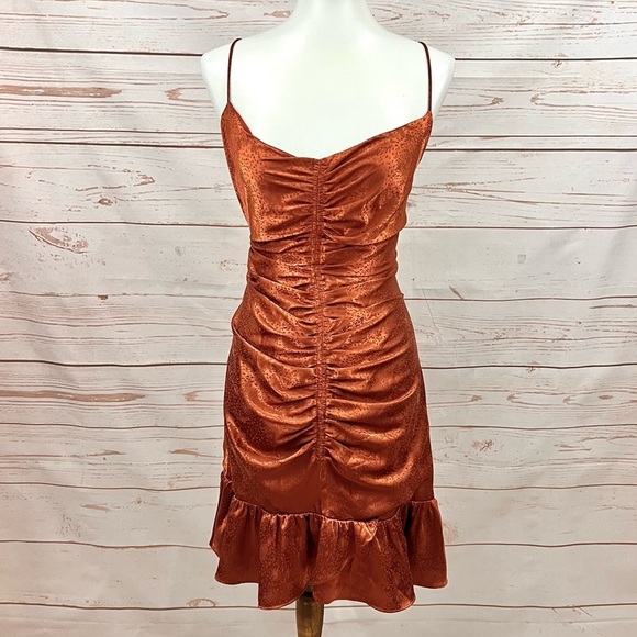 ASTR Cinched Open Back Satin Copper Rust Floral Rose Animal Ruffle Dress - Picture 3 of 13